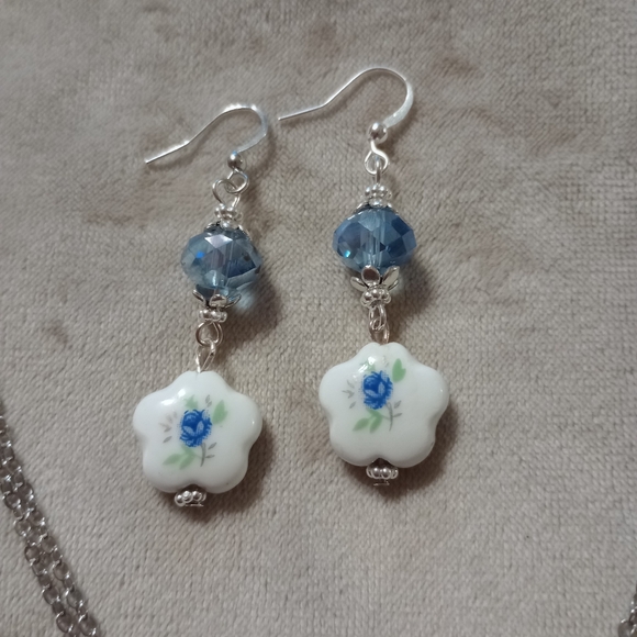 Blue Rose Flower Pendant Jewelry Set - Picture 4 of 4